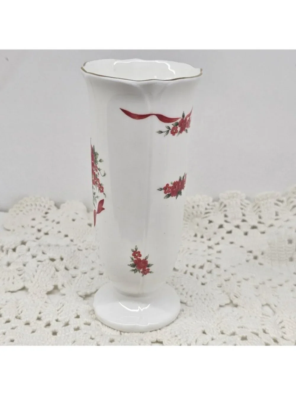 Lefton Porcelain Vase Red Flowers Vintage 1990 #07566 Floral Gold Trim